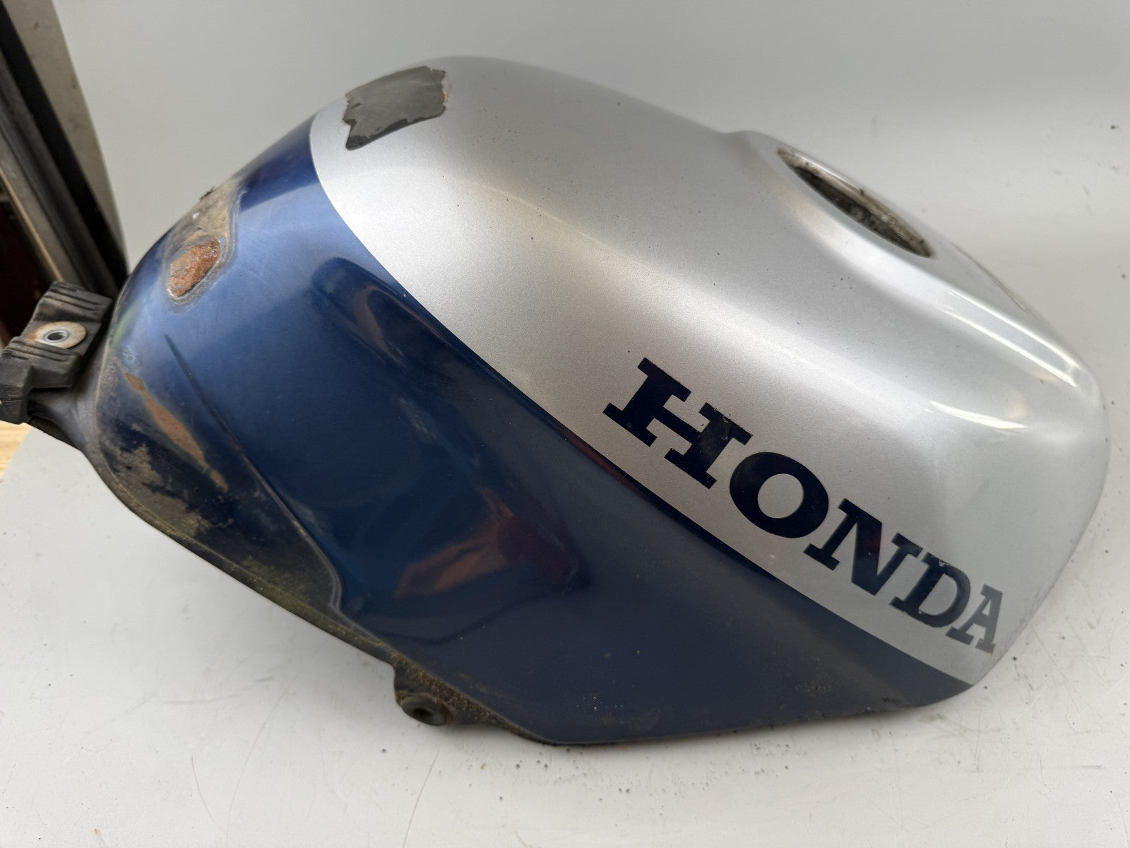 Honda CBR 600 F PC19 Tank Benzintank Kraftstofftank Gas Gasoline