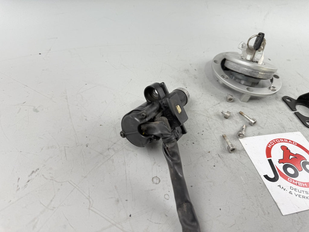 Honda NTV650 revere RC33 Schloßsatz Zündschloß Tankdeckel Schlüssel Key Lock
