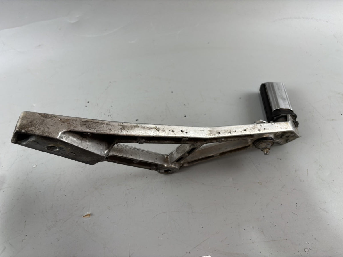 Honda CBX 650 E RC13 Fußraste Fußrastenhalteplatte Hanger Step links left