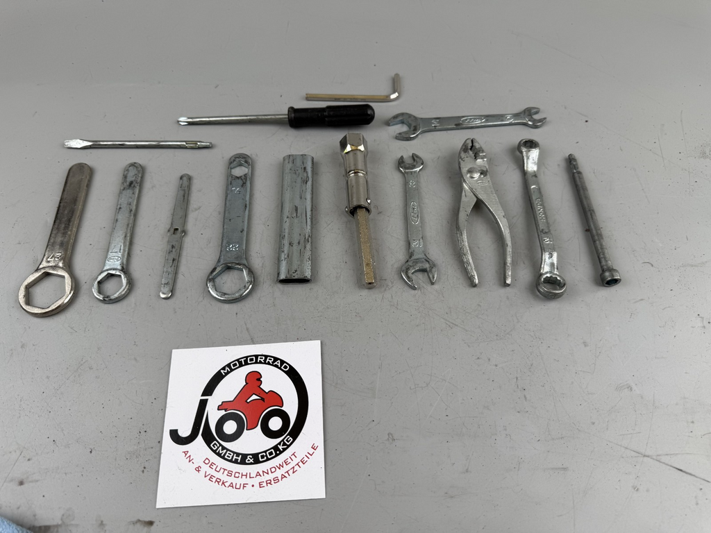 Honda NT650V Deauville RC47 Bordwerkzeug Tools original