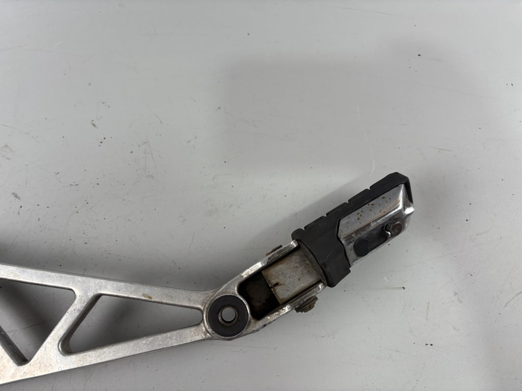 Honda VF 750 F RC15 Fußrastenanlage Fußraste Halteplatte links left
