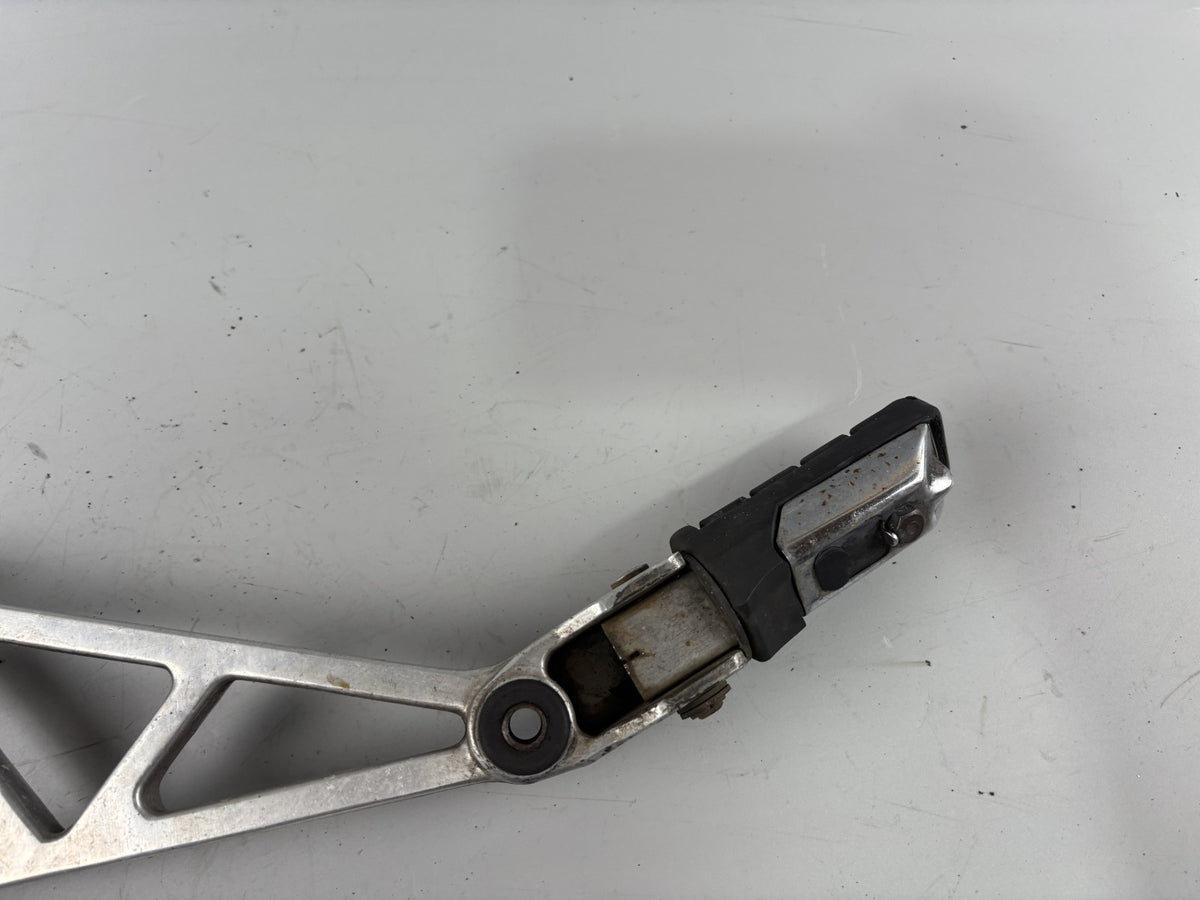 Honda VF 750 F RC15 Fußrastenanlage Fußraste Halteplatte links left