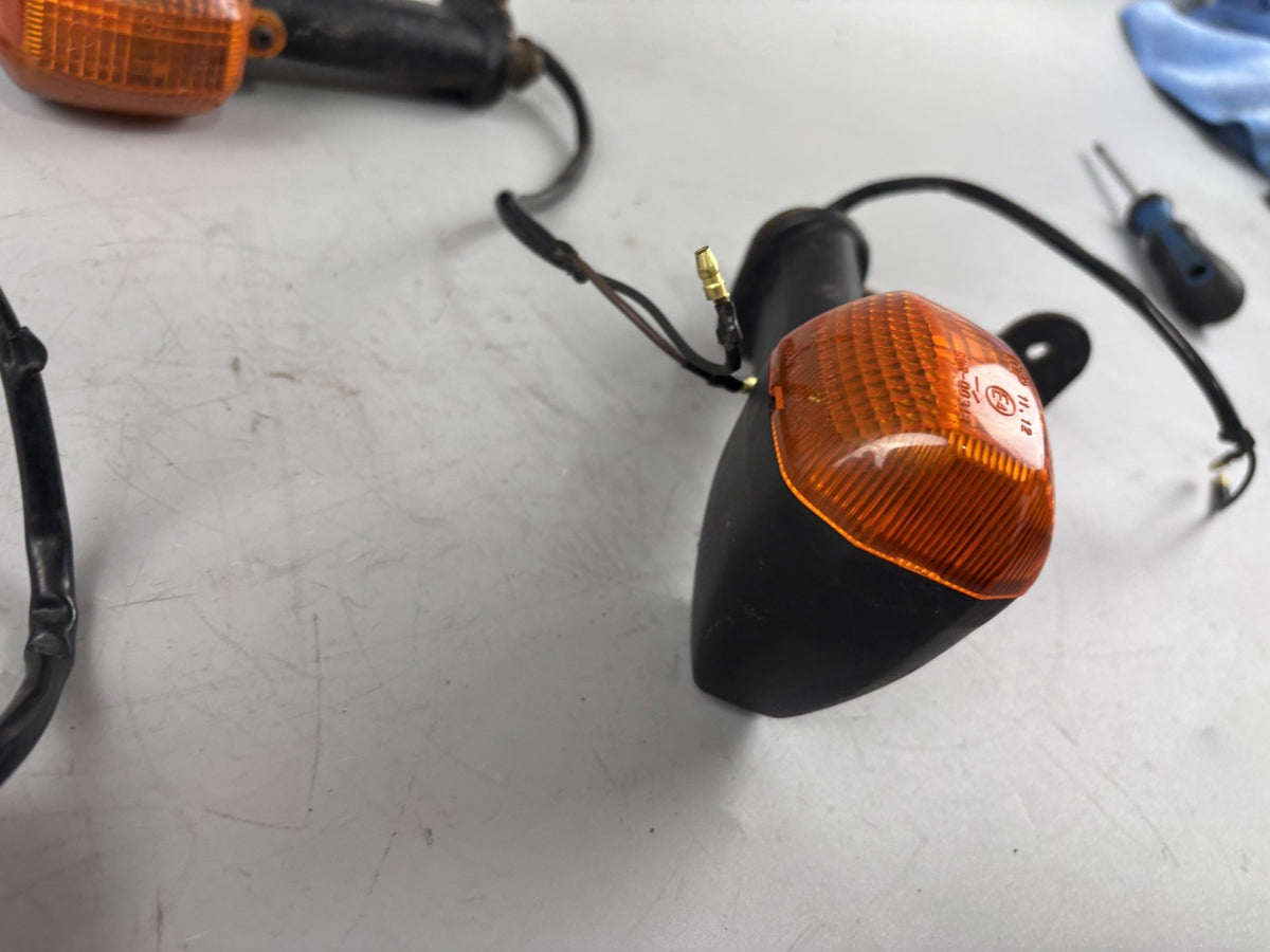 Yamaha FZS600 Fazer RJ02 Blinkerset Blinkerpaar Lighters Turn Signal Licht