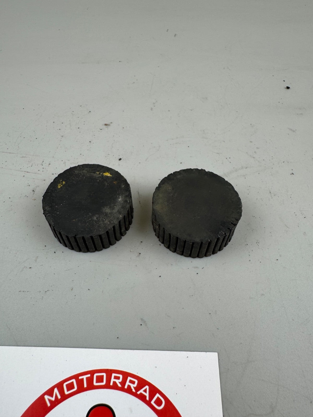 Suzuki DR 125 SF44A Tankgummi Rückdämpfer Vibrationsdämpfer