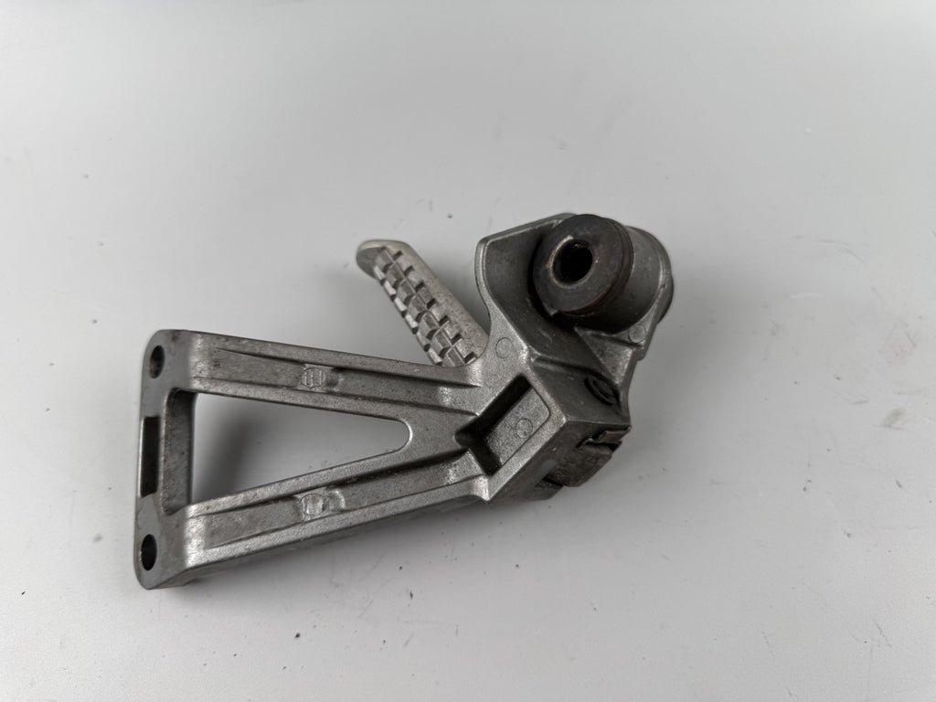 Kawasaki ZX-6R ZX600F Fußraste hinten Soziusfußraste Foot Hangers rechts right