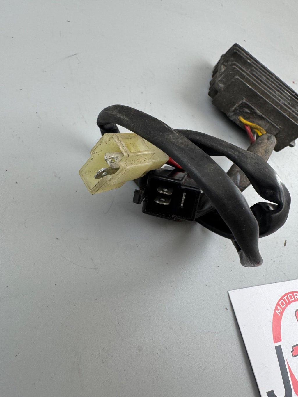 Suzuki DR 125 SF44A Regler Spannungsregler Gleichrichter Laderegler