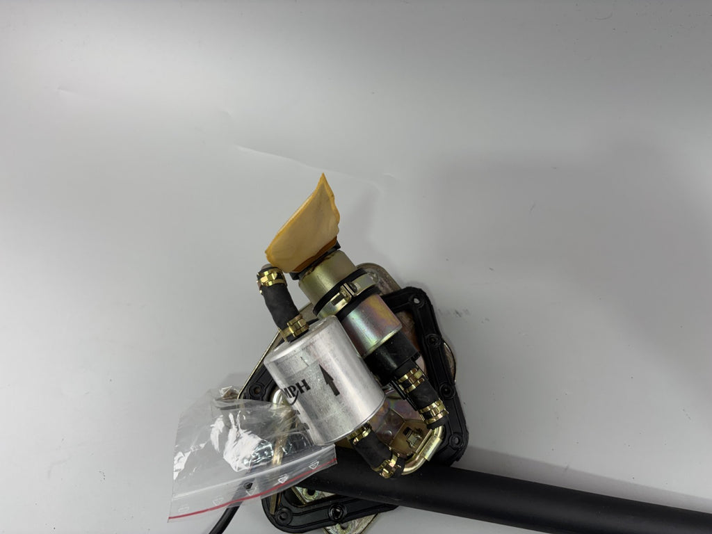 Triumph Daytona 955i T595 N 2002 Benzinpumpe Kraftstoffpumpe petrol pump Hahn