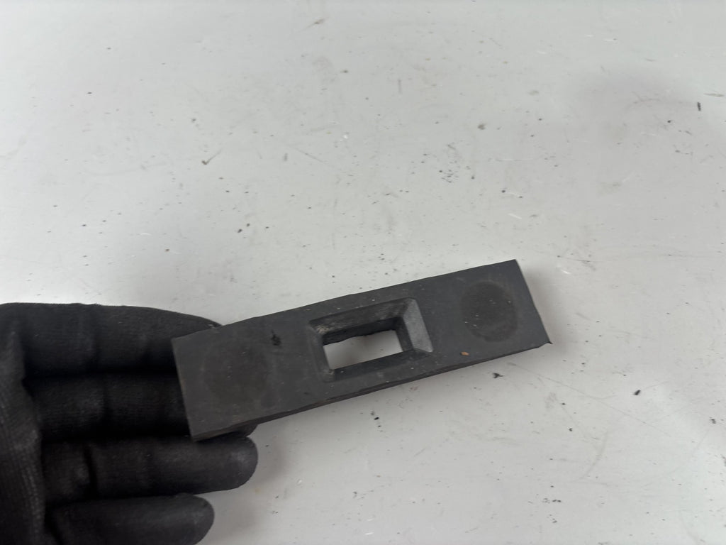 Yamaha TDM 850 3VD Tankhalterung Tankgummi Vibrationsschutz Halterung Rubber