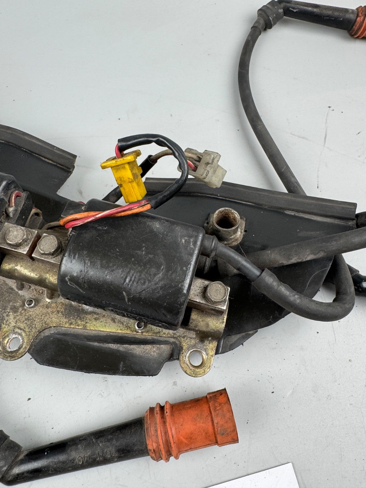 Yamaha FZR 1000 3LE Zündspulen Zündung Coil Halter Abdeckung