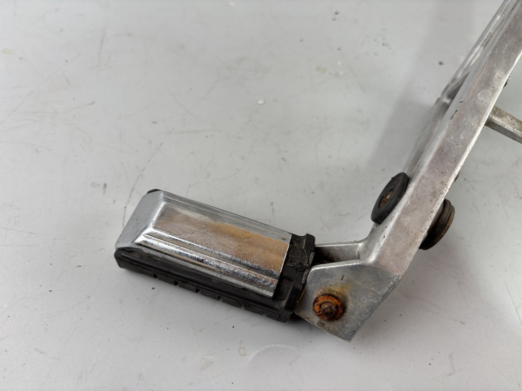 Honda CBX 650 E RC13 Fußraste Fußrastenhalteplatte Hanger Step rechts right