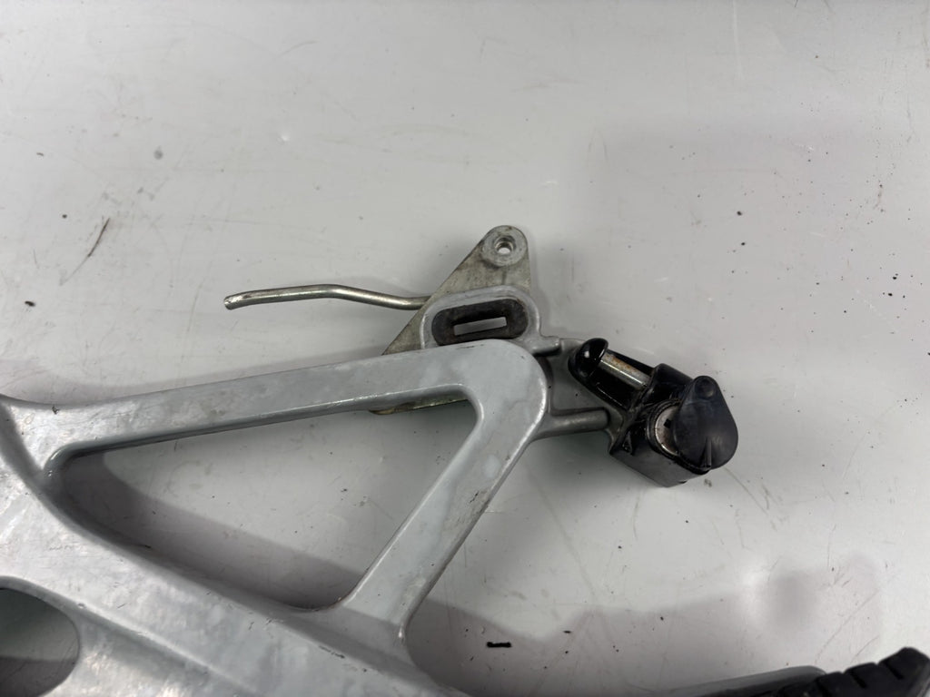 Honda SLR 650 Vigor FX 650 RD09 Fußrastenanlage Foot Step Hangers links left