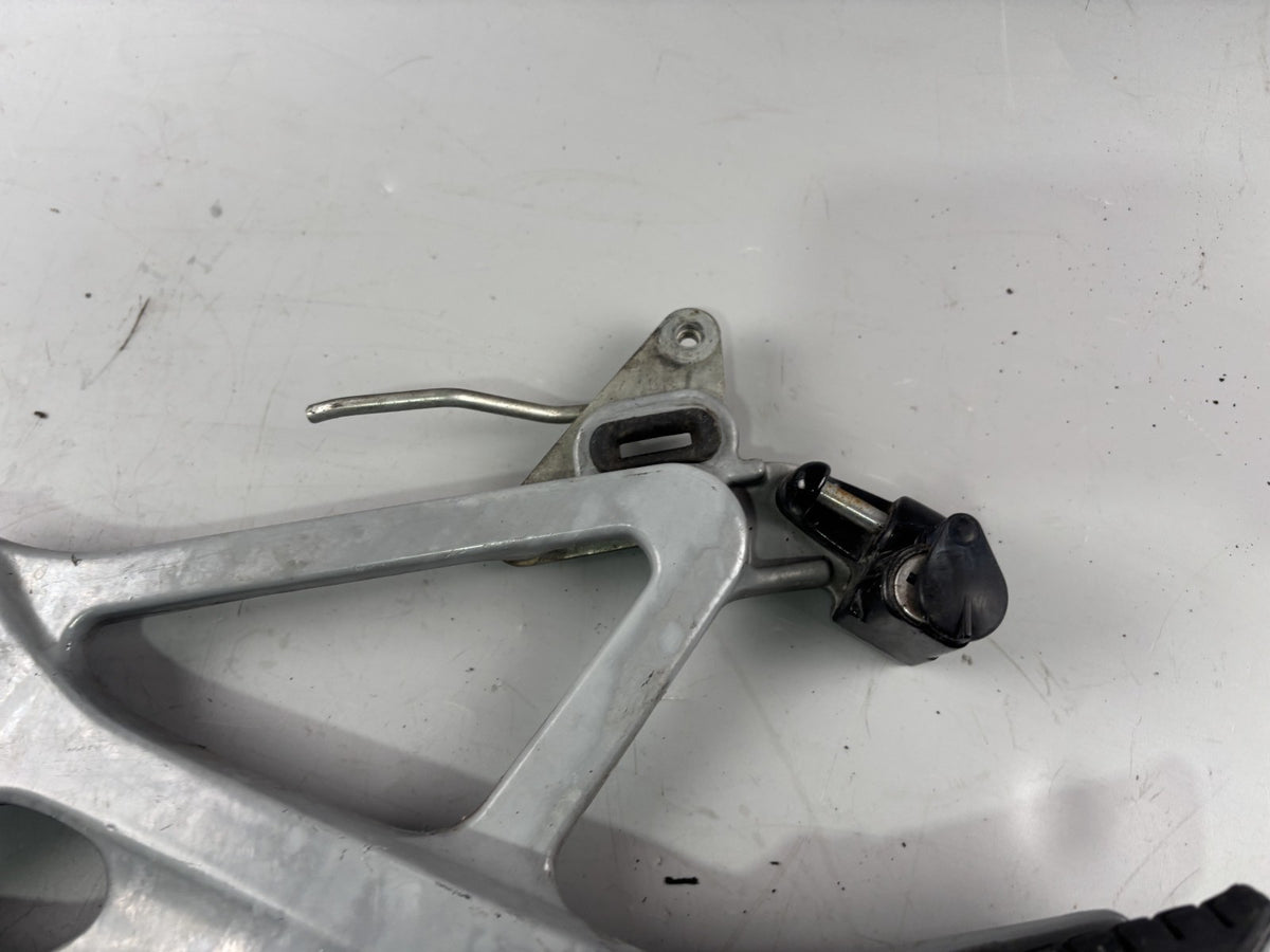 Honda SLR 650 Vigor FX 650 RD09 Fußrastenanlage Foot Step Hangers links left