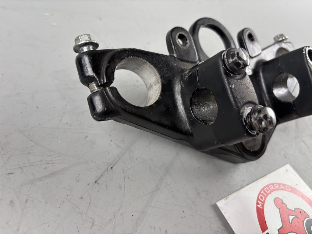 Yamaha YBR 125 RE05 obere Gabelbrücke Bridge Verbindung Holder Halter Lenker