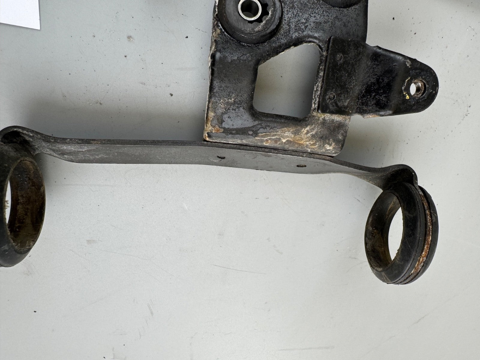 Suzuki DR 125 SF44A Lampenhalter Scheinwerferhalter Links Rechts
