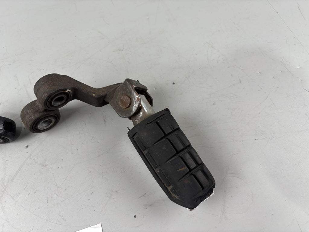 Yamaha XJ900 F 4BB Fußraste vorne front Fußrastenpaar links rechts Hangers Step