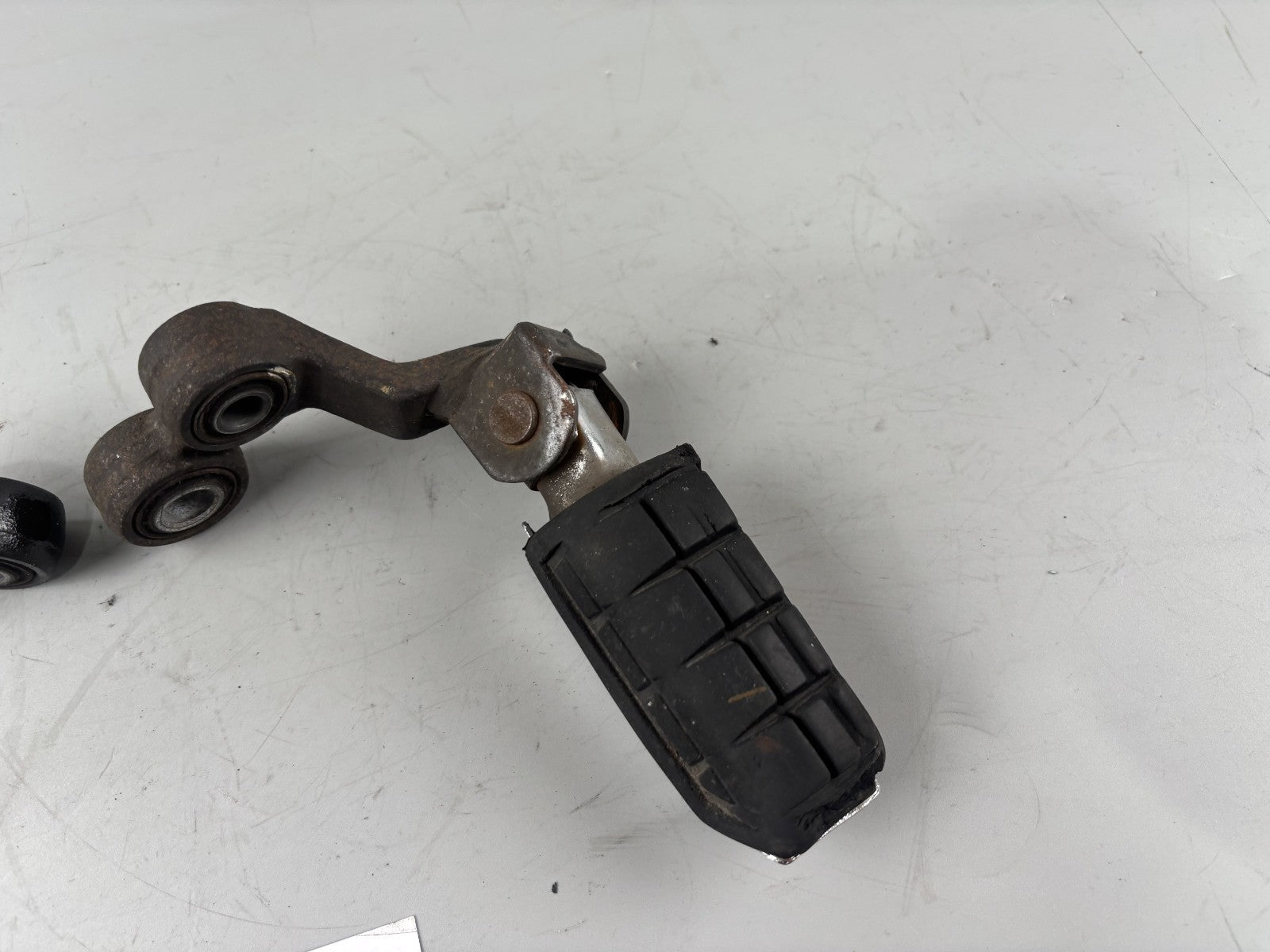Yamaha XJ900 F 4BB Fußraste vorne front Fußrastenpaar links rechts Hangers Step
