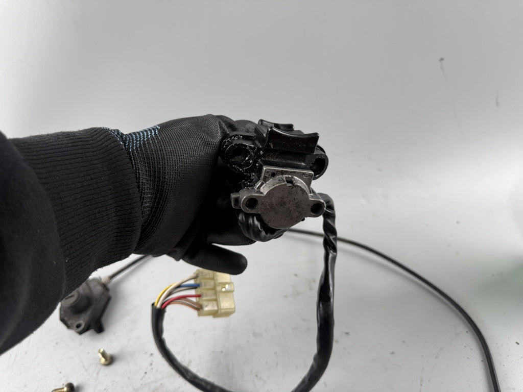 Triumph Speed Triple 900 T300B Schlosssatz Sitzbankschloss Key Lock Tankschloss