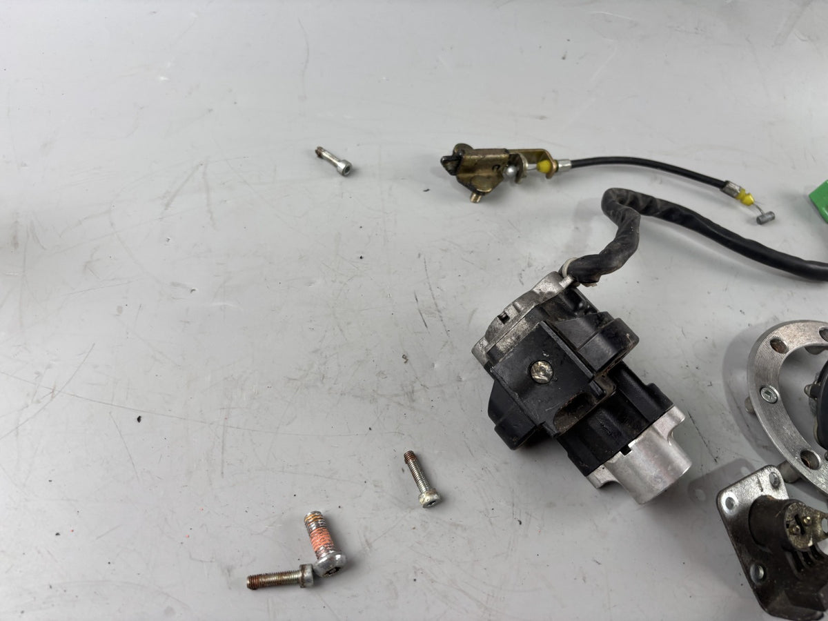Suzuki GSX 750 AE Inazuma Schlosssatz Key Zündschloss Tankschloss Lock