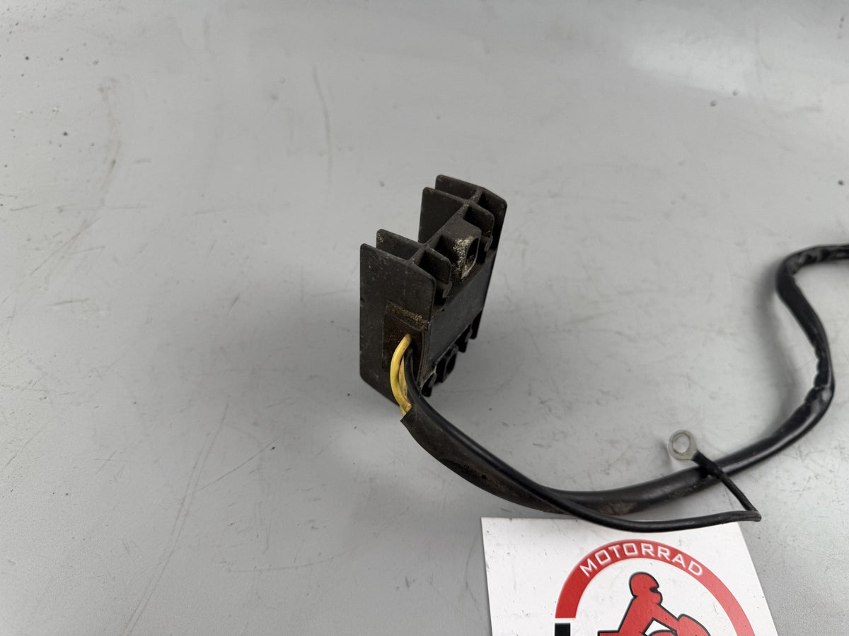 Suzuki GN250 NJ42A Spannungsregler Gleichrichter Electric