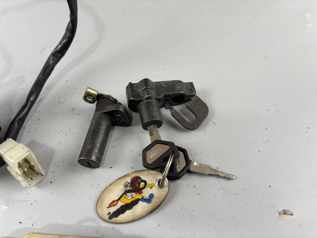 Kawasaki ZRX1100 ZRT10C Schlosssatz Schloss Key Lock Tankschloss Sitzbank