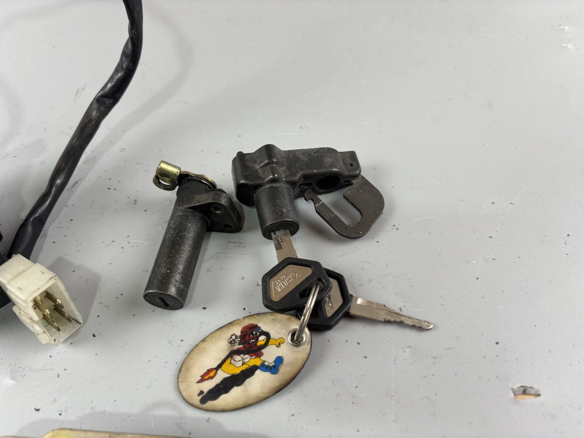 Kawasaki ZRX1100 ZRT10C Schlosssatz Schloss Key Lock Tankschloss Sitzbank