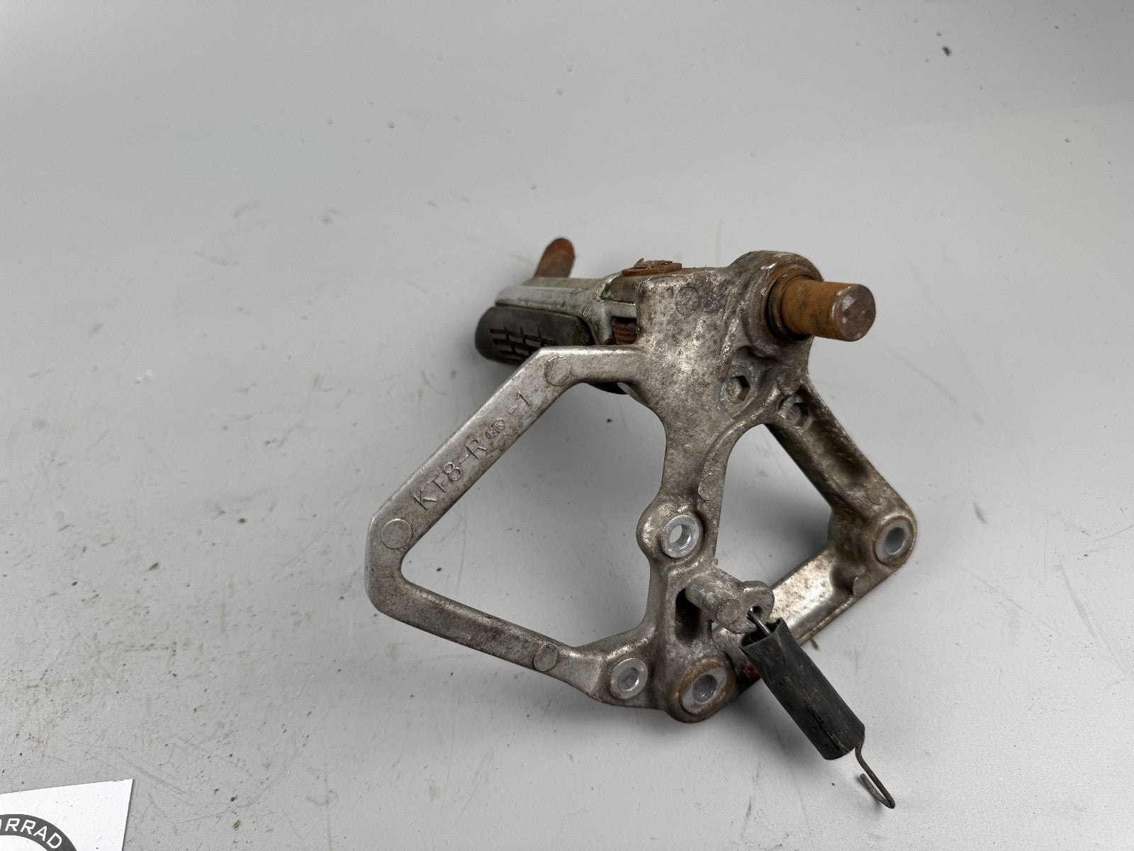 Honda CBR 600 F PC19 Fußrasten Footsteps Hangers rechts right Träger Halteplatte