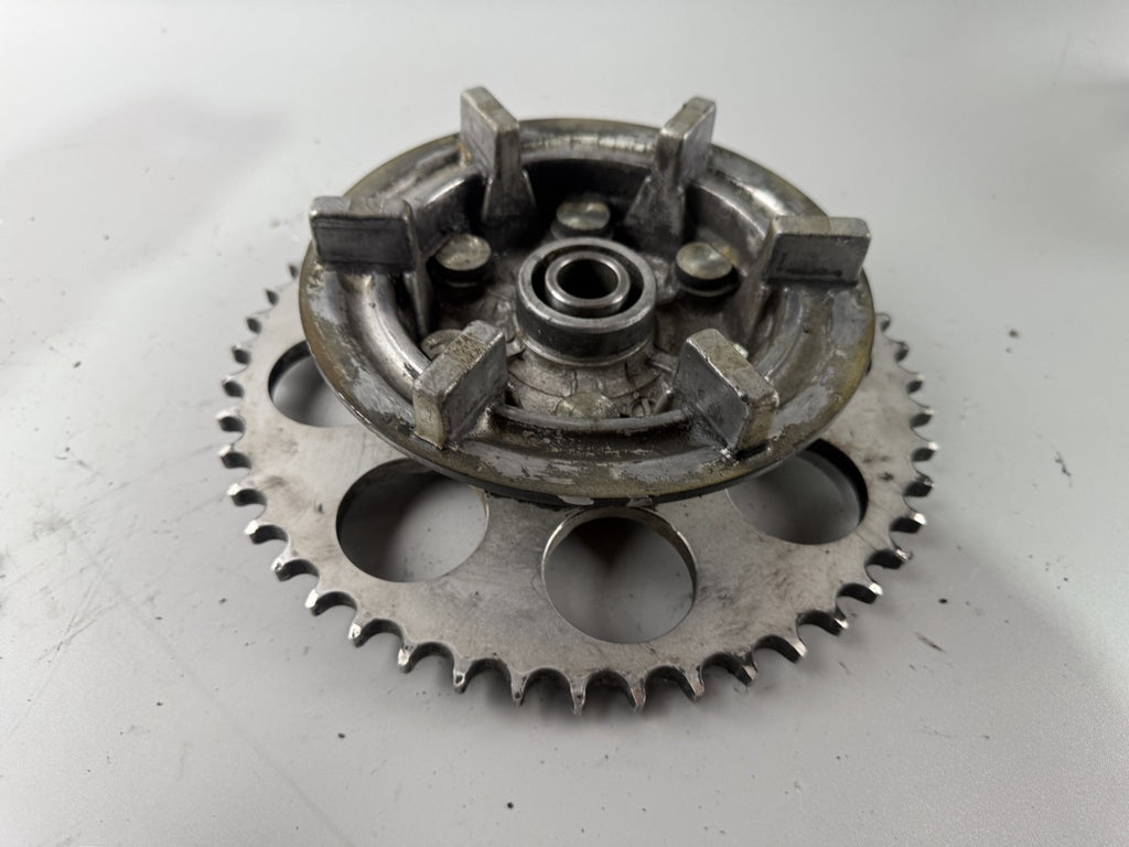 Suzuki GSX - R 1100 GV73C Kettenradträger Kettenrad Ritzel
