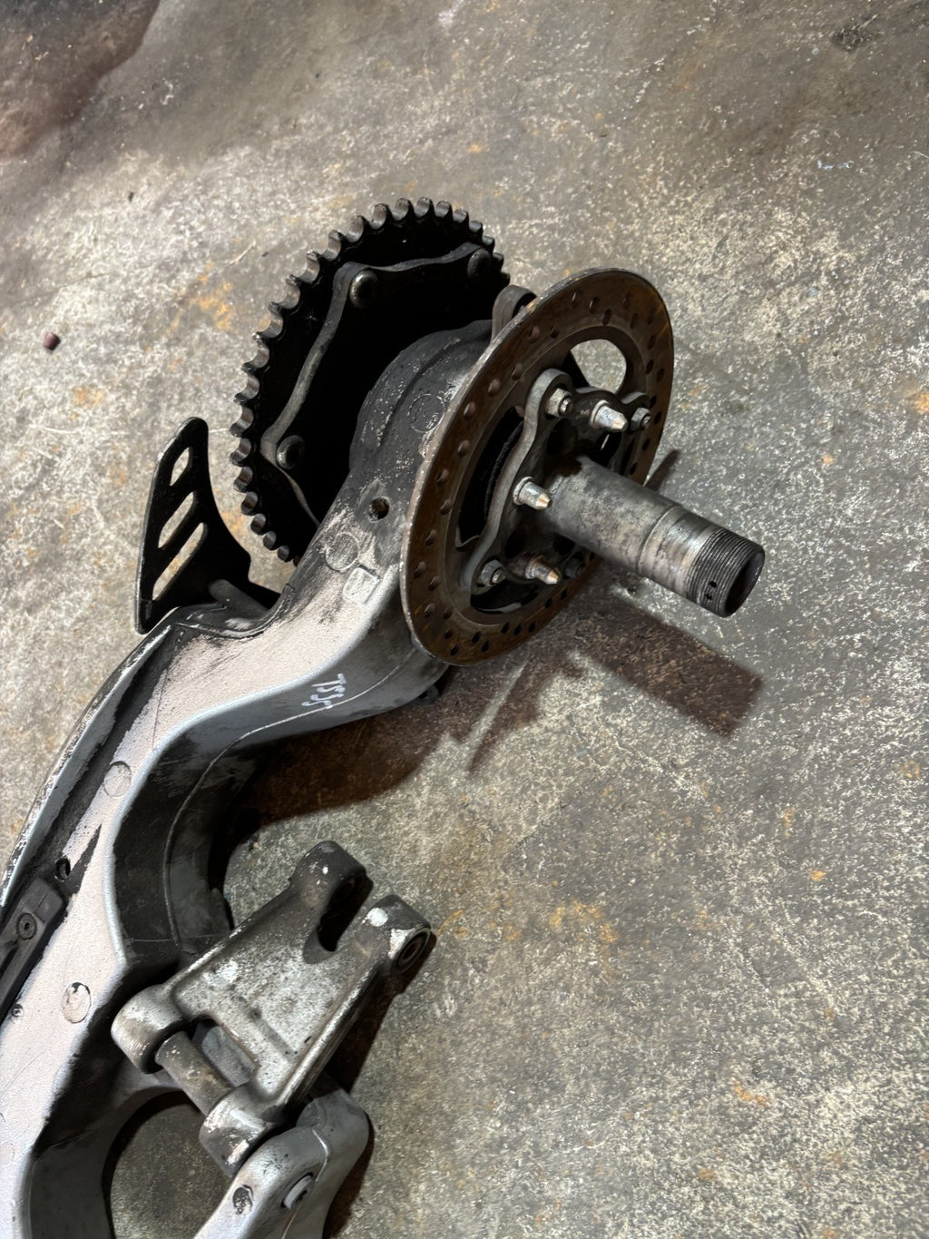 Triumph Daytona 955 T 595 Schwinge Einarmschwinge Swingarm Antrieb