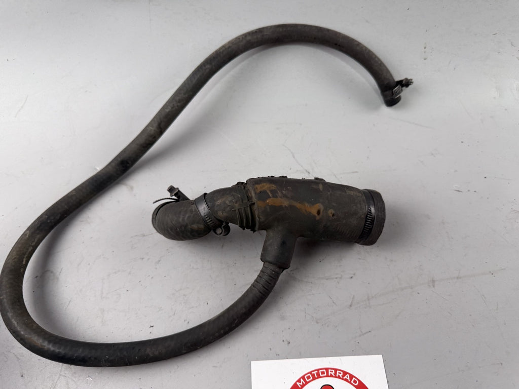 Triumph Speed Triple 900 T300B Wasserleitung Water Ansaugung Pipeline Leitung