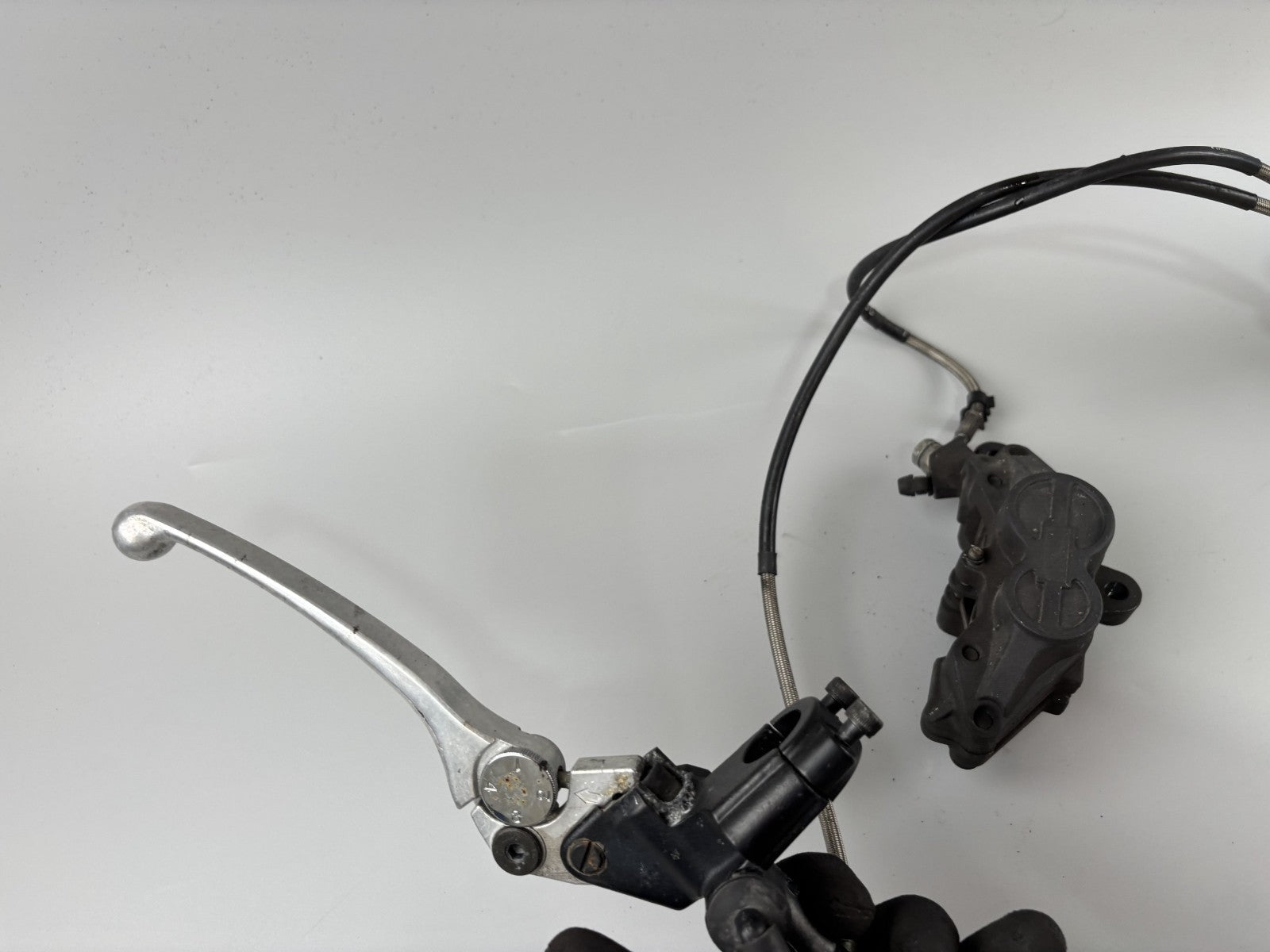 Triumph Daytona 955i T595 N 2002 Bremsanlage Brake Bremse Sattel Pumpe vorn