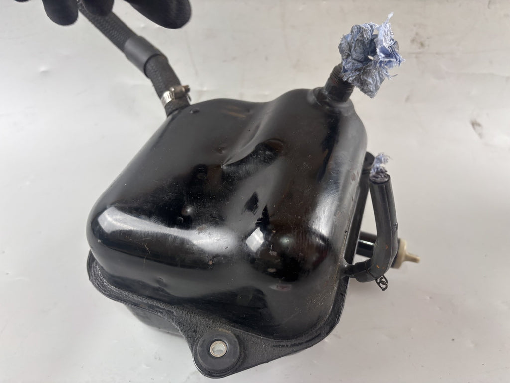 Yamaha TDM 850 3VD Öltank Ölbehälter Tank Motoröltank oilWird