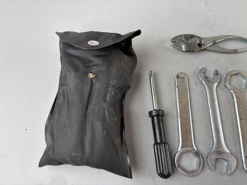Suzuki GSX-R 1100 W GU75C Bordwerkzeug Tools Werkzeug