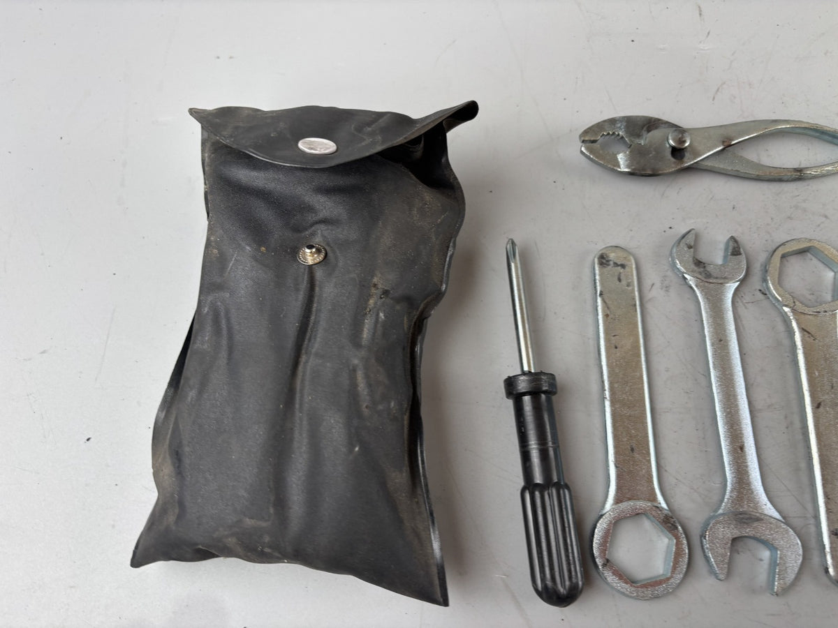 Suzuki GSX-R 1100 W GU75C Bordwerkzeug Tools Werkzeug
