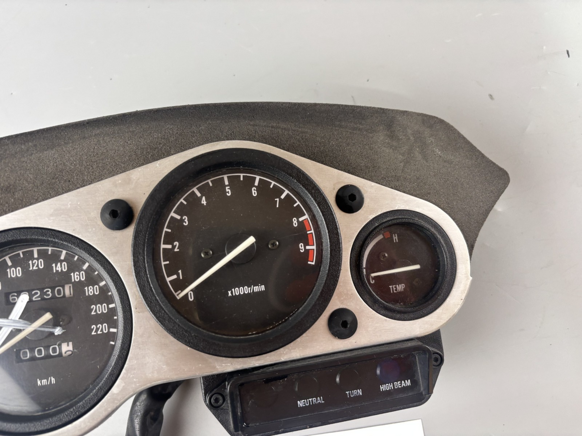 Yamaha TDM 850 3VD Tacho Speedometer DZM Drehzahlmesser Cockpit Instrumente
