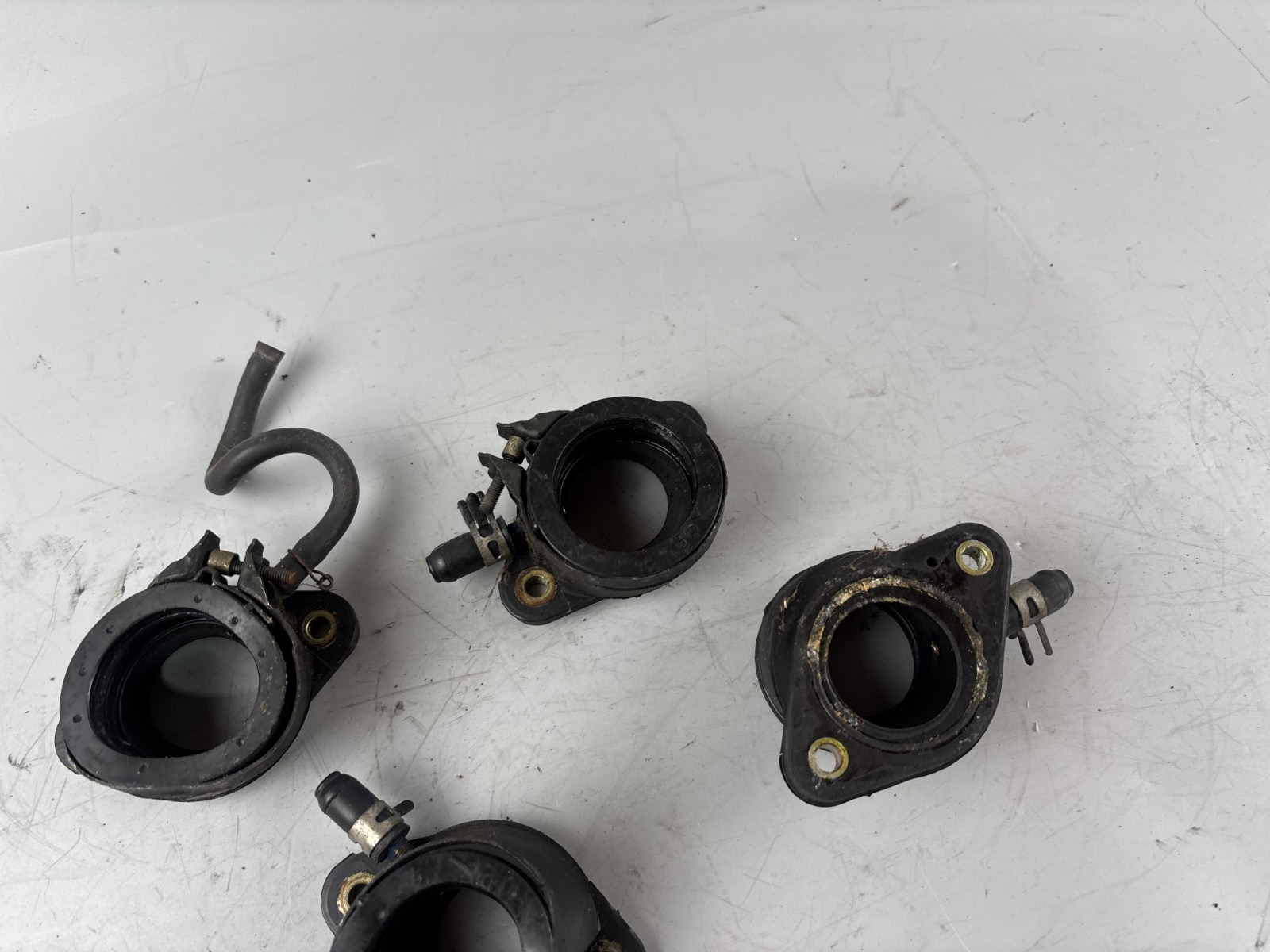 Yamaha XJR1300 RP02 Ansaugstutzen Vergaser Carburetor Rubber Gummi