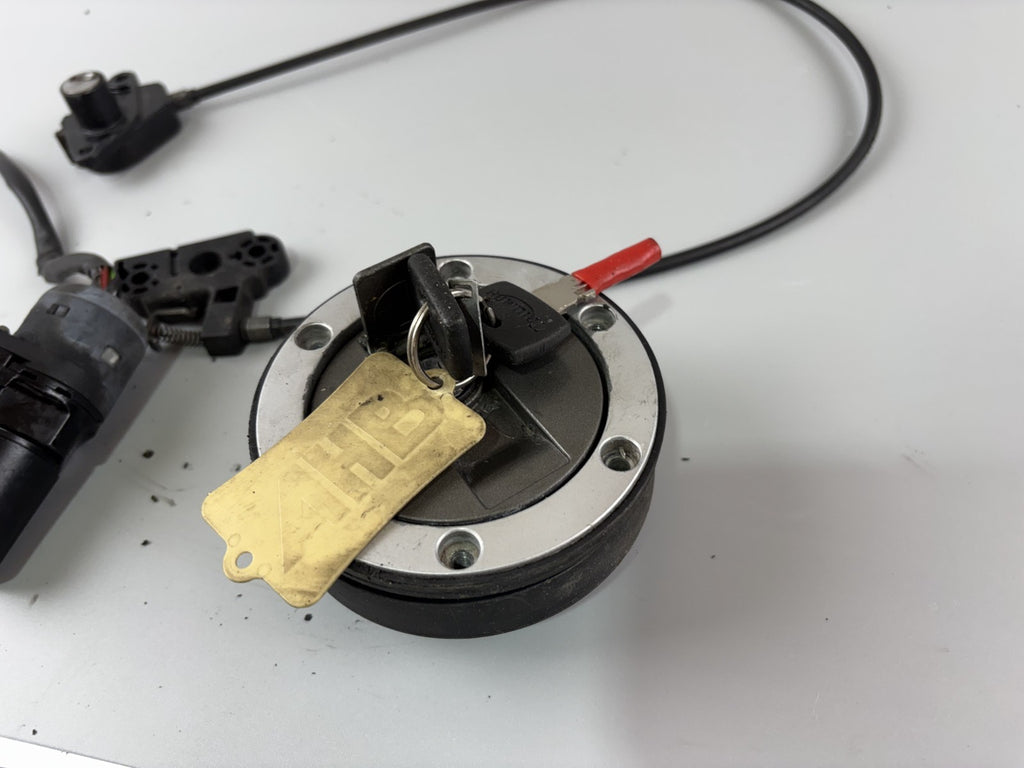 Triumph Daytona 955 T 595 Schlosssatz Zündschloss Sitzbank Tankschloss Key