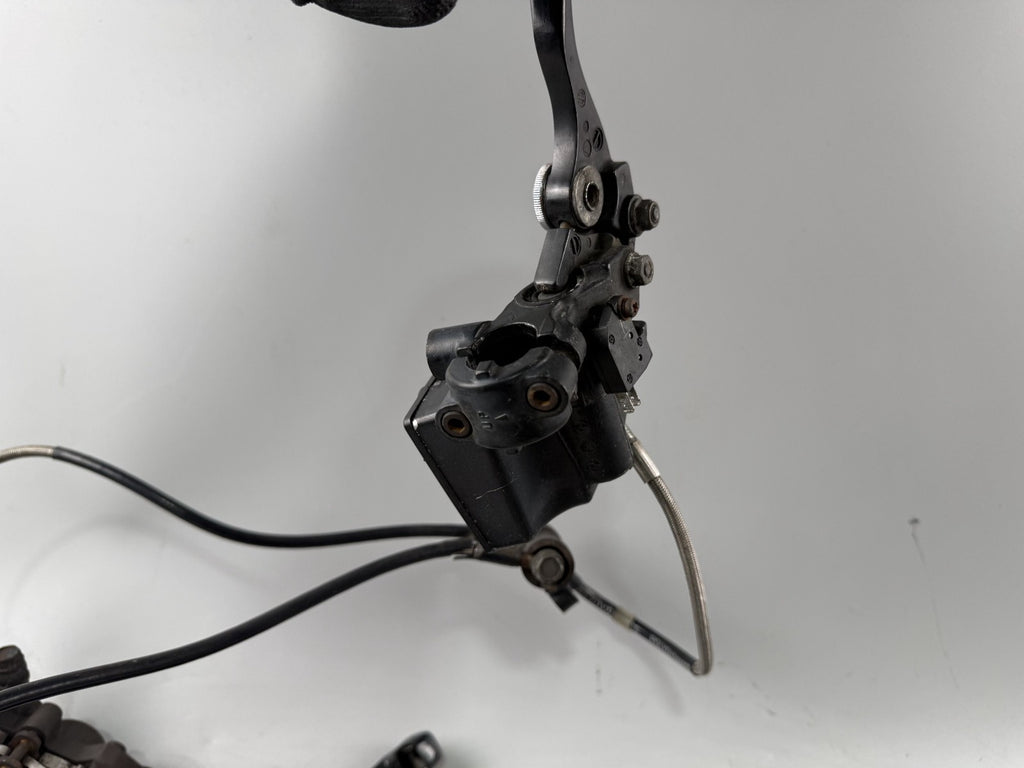 Triumph Speed Triple 900 T300B Bremsanlage Brake Bremse Sattel Bremse vorne