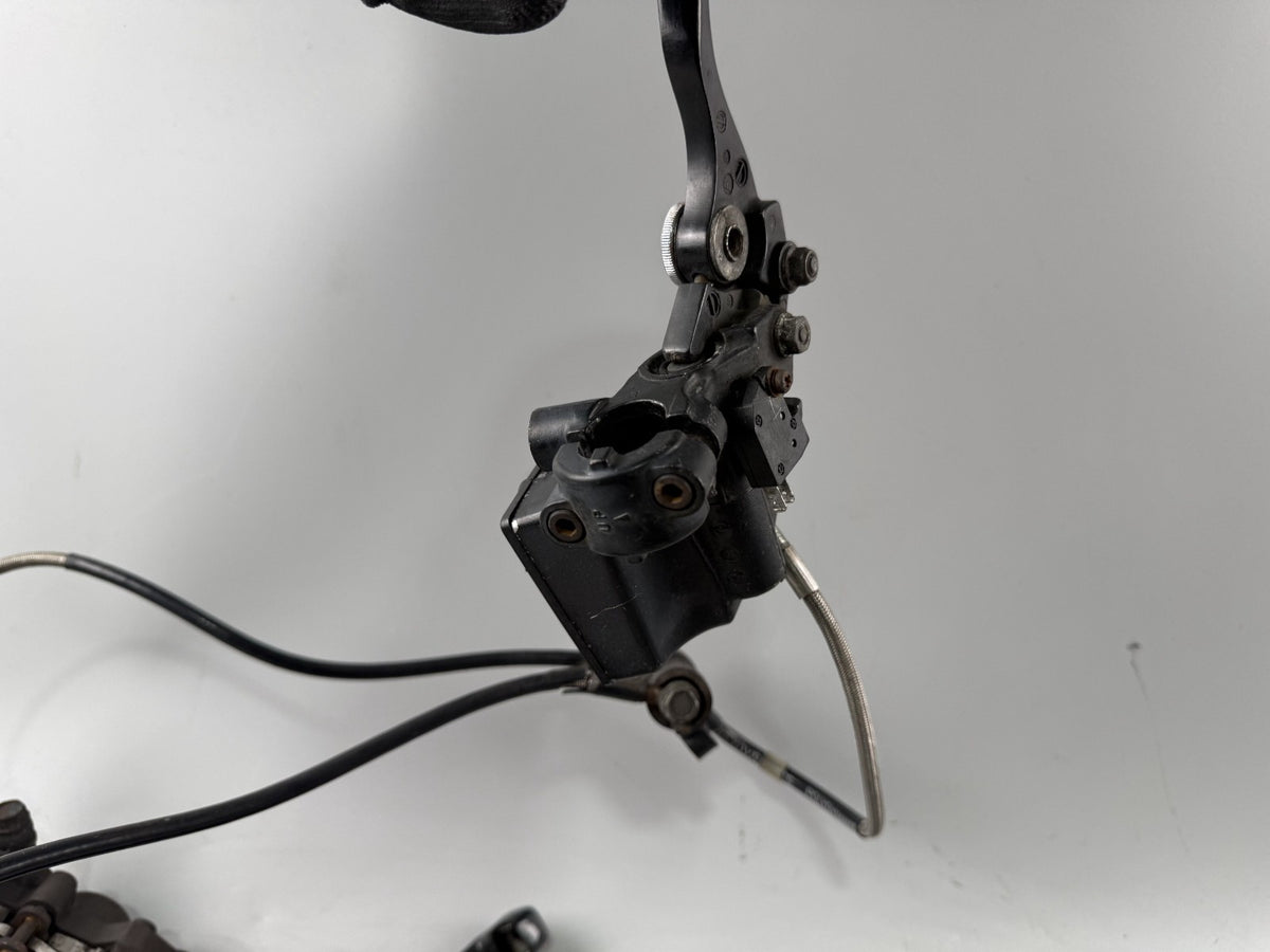 Triumph Speed Triple 900 T300B Bremsanlage Brake Bremse Sattel Bremse vorne