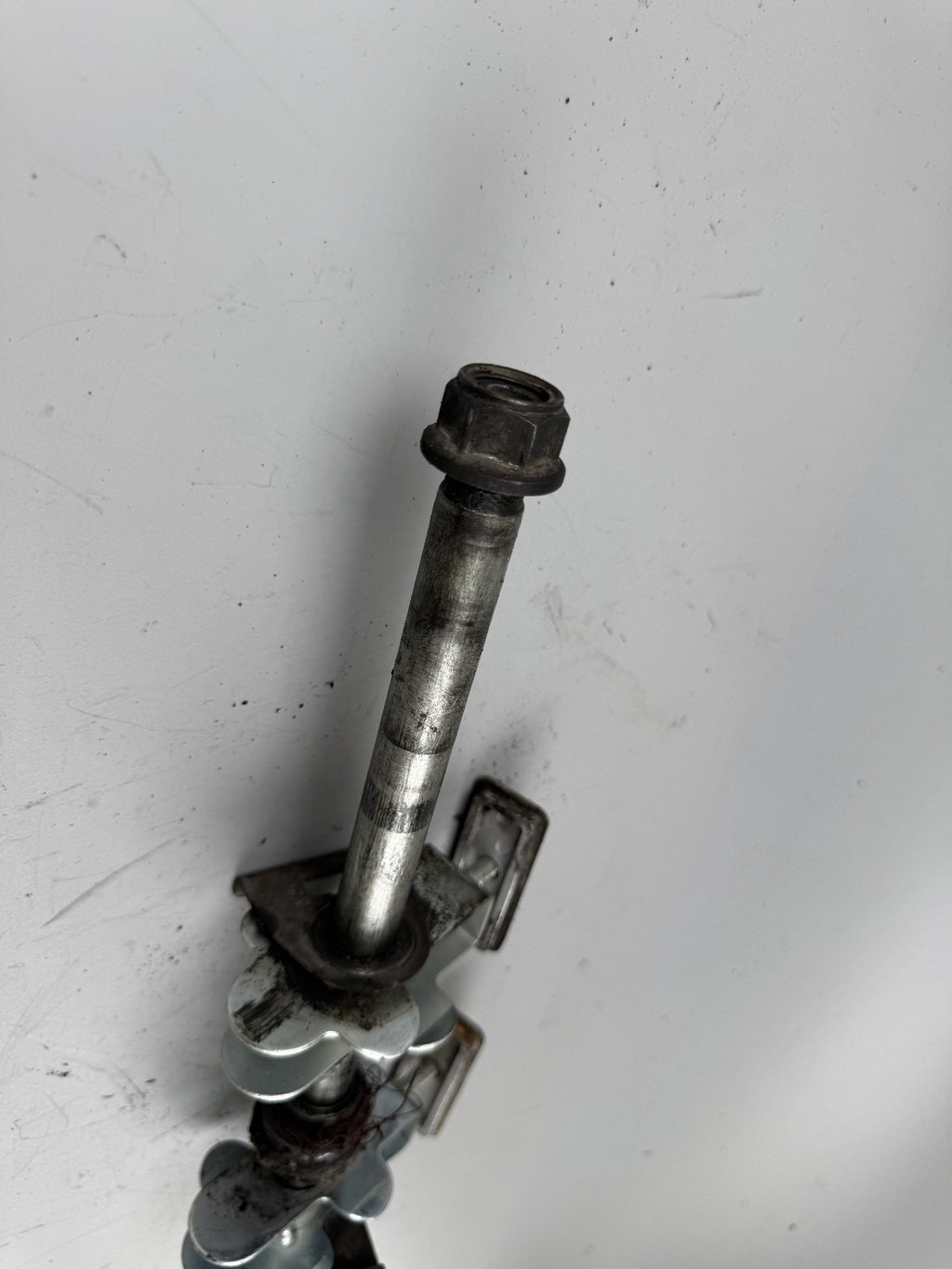 Suzuki GSF600 GN77B Bandit Achse Hinterradachse Spanner Kettenspanner Chain