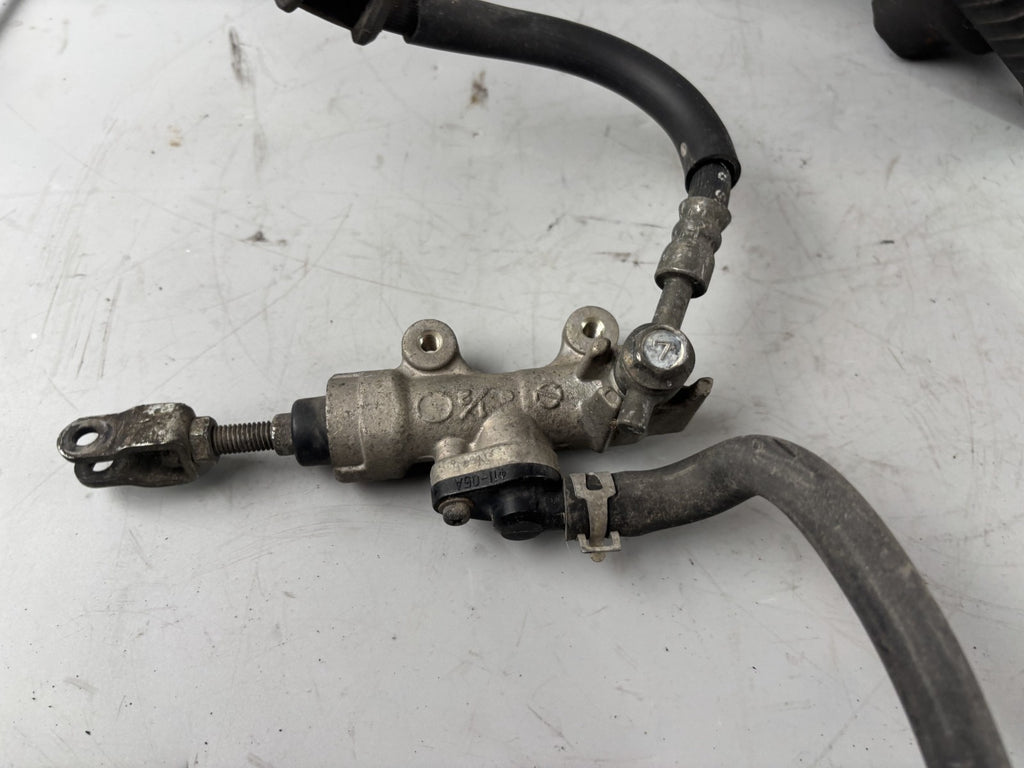 Suzuki GSX 750 AE Inazuma Bremse Bremsanlage Brake Sattel Pumpe hinten back