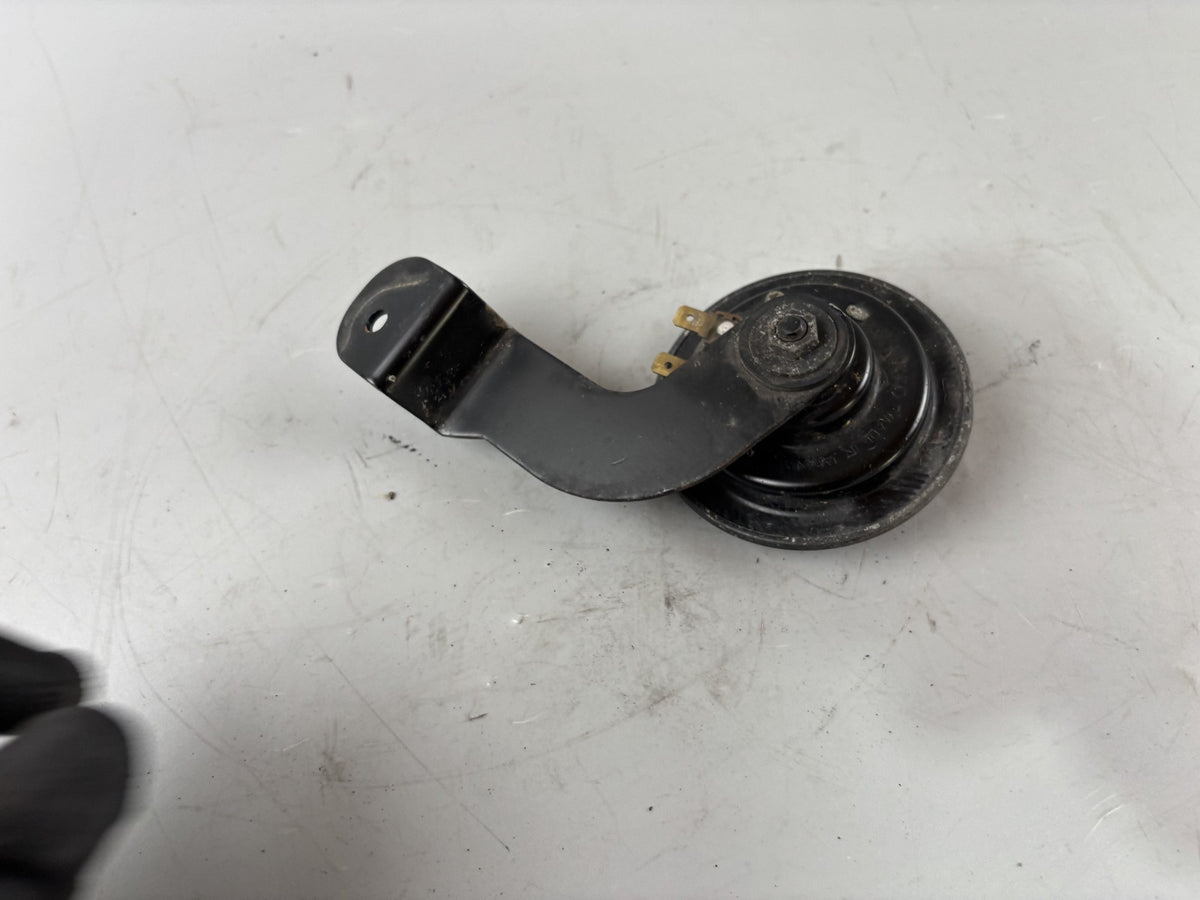 Suzuki GSX-R 1100 W GU75C Hupe horn Signal