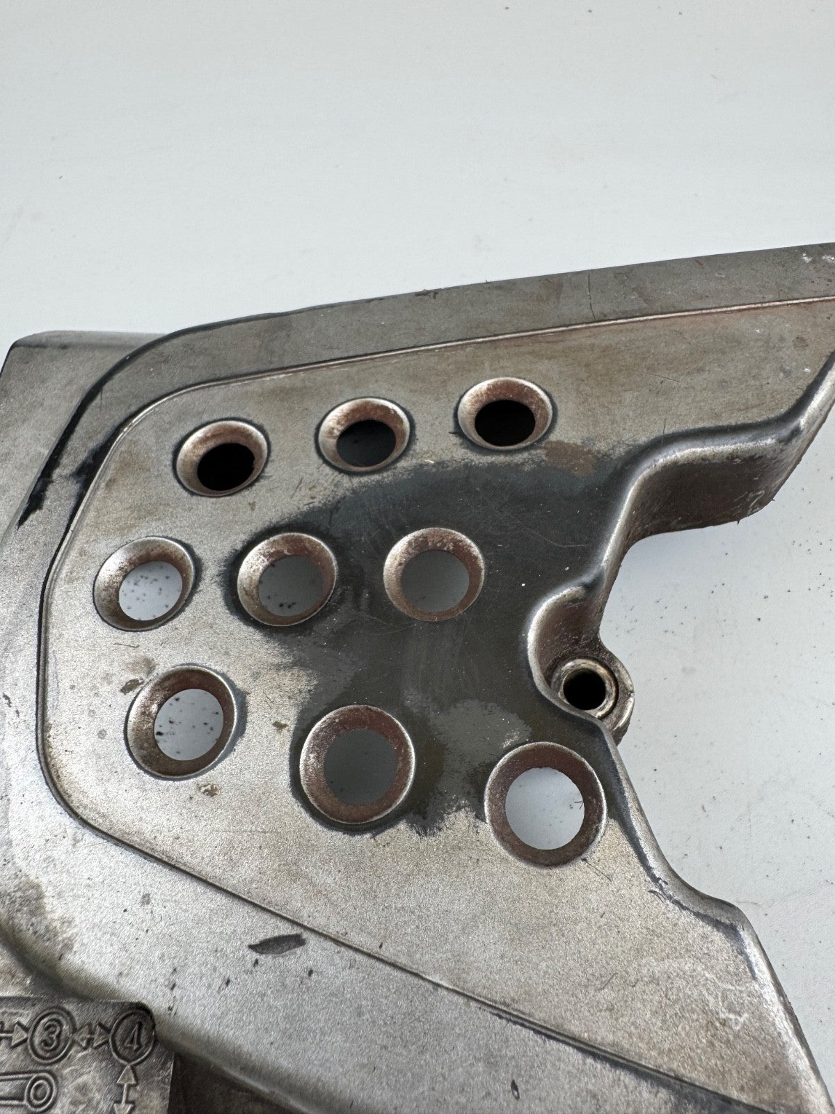 Suzuki DR 125 SF44A Ritzelabdeckung Kettenschutz Abdeckung Verkleidung