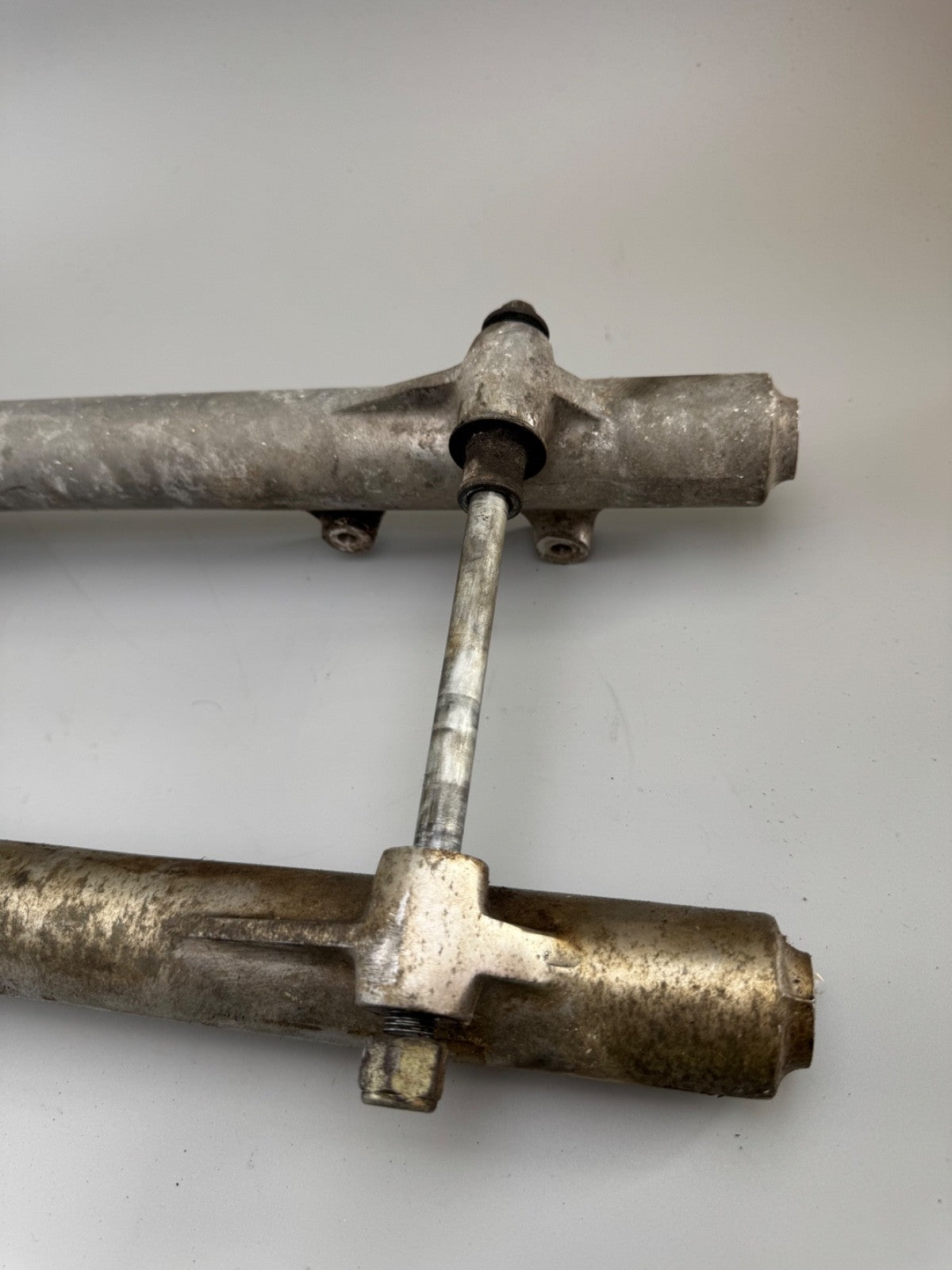Suzuki DR 125 SF44A Gabel Vorderradgabel Ford Gabelholme Gabelbrücke Rohre