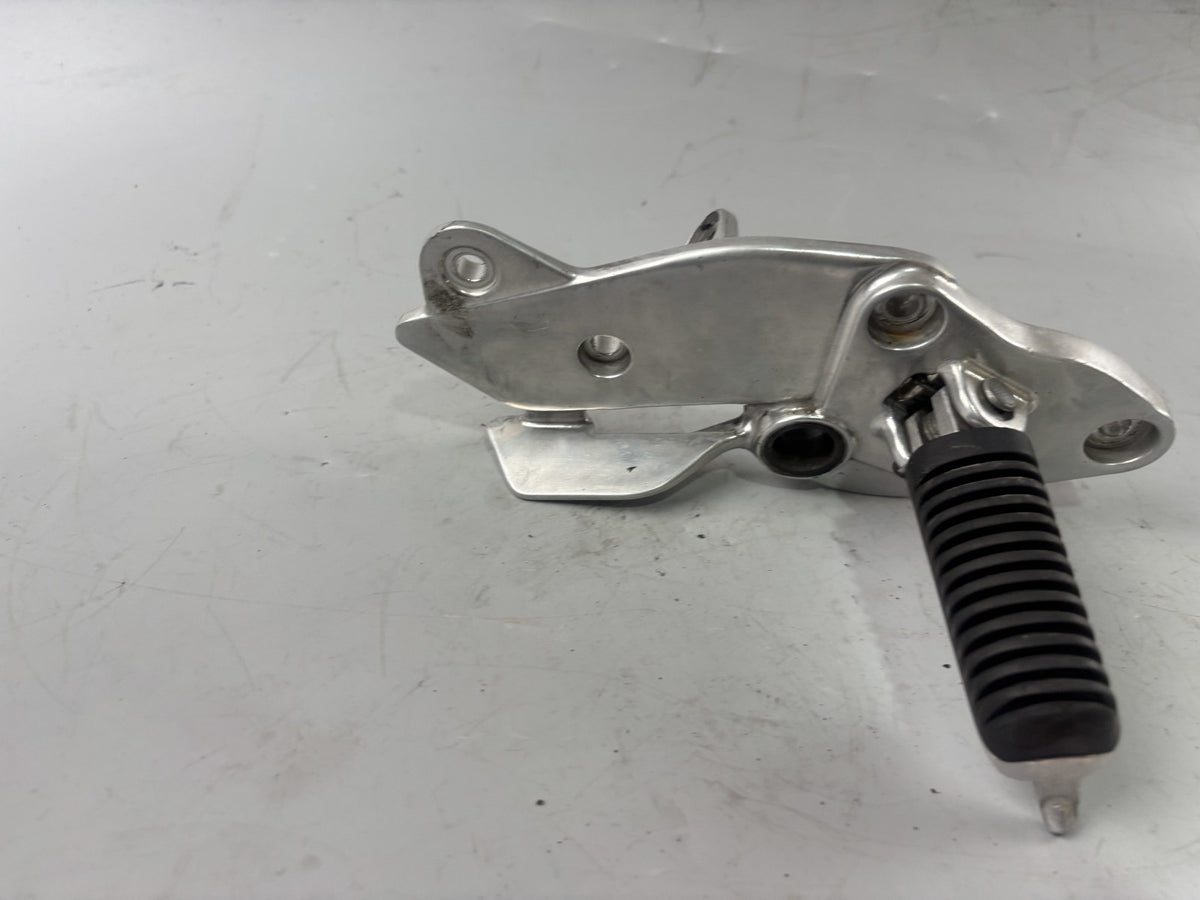 Yamaha XJ 900 Diversion 4KM Fußraste Hangers Foot Step vorn front rechts right