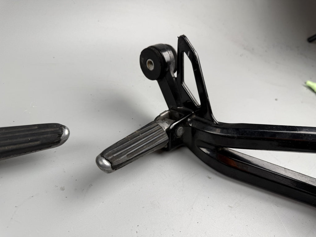 Suzuki GSX 750 AE Inazuma Achse Soziusfußrasten Steps Hangers Beifahrer