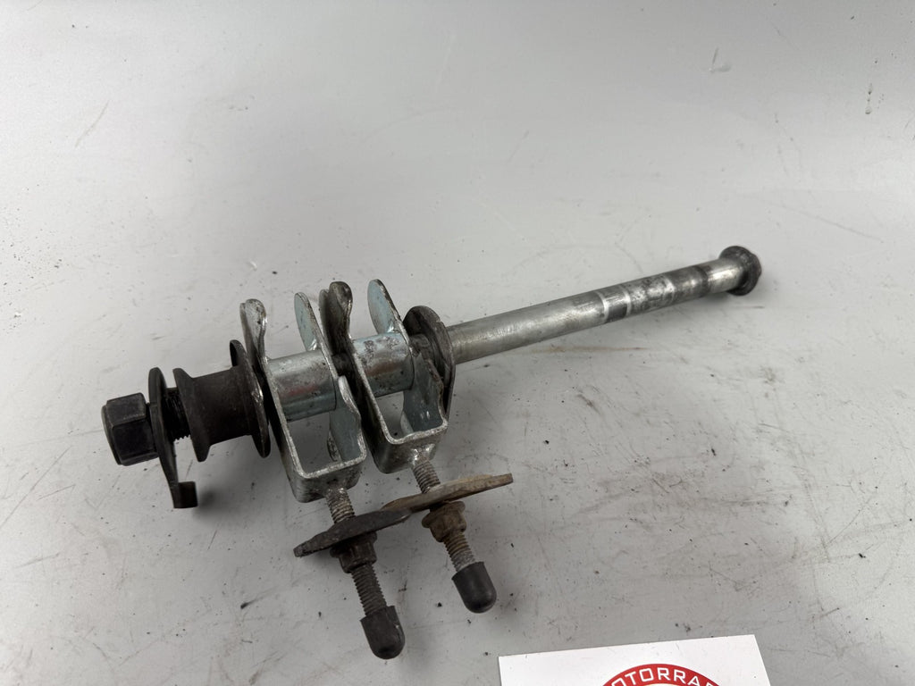 Suzuki GS 500 E GM 51 B Achse Steckachse Hinterradachse Kettenspanner