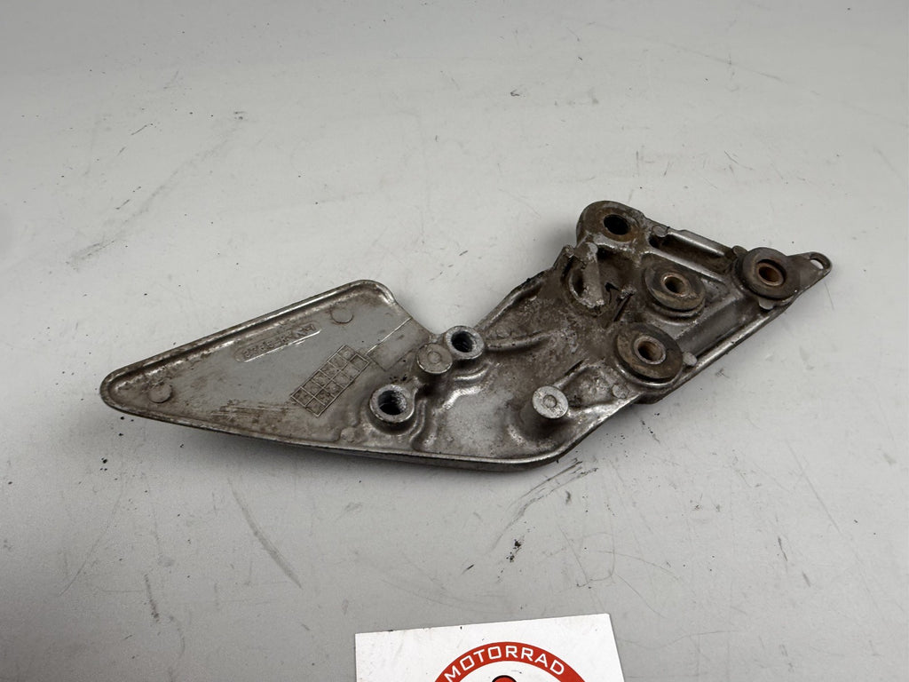 Suzuki GSF600 GN77B Bandit Fußrastenplatte Foot Hangers rechts right