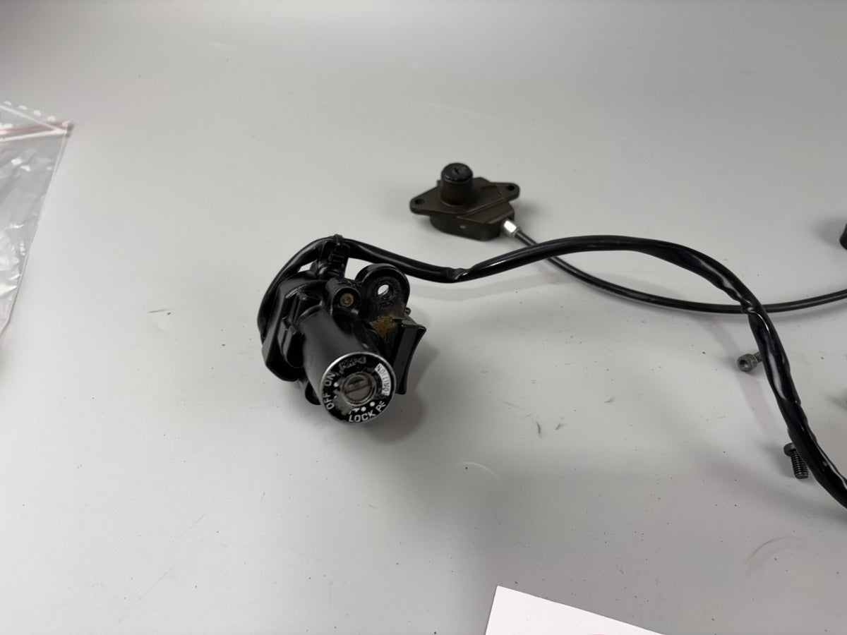 Kawasaki ZX6R ZX636 A 2002 Zündschloss Schlosssatz Key Lock Tankschloss Sitzbank