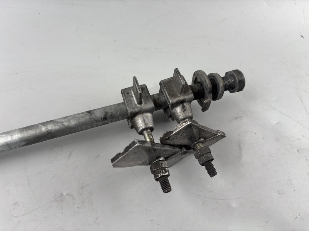 Honda CB 600 F Hornet PC34 Achse Hinterradachse Antrieb Steckachse Kettenspanner