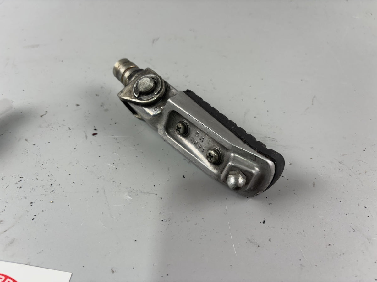 Kawasaki ZRX1100 ZRT10C Fahrerfußrasten Foot Step Hangers Driver vorne front
